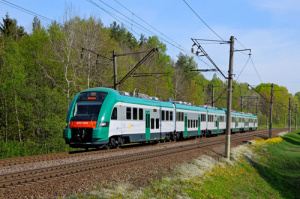 Дизельні потяги до мінського аеропорту ходять 5 разів на добу (точніше п'ять пар поїздів туди-назад), а сідати в місті потрібно на станції Мінськ-Пасажирський
