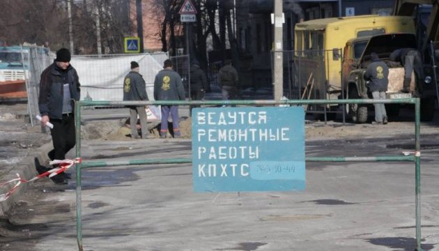 Аварію на тепломережі по вулиці Шатилівському в Харкові усувають цілодобово: без тепла залишилися понад 300 об'єктів, в ближніх школах скасовані заняття