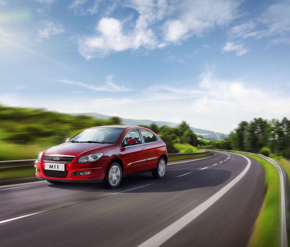 Але в Росії за набагато менші гроші можна отримати машину гольф-класу - тільки кілька застарілу, вітчизняного або китайського виробництва, випущену в одній з країн СНД або навіть Кореї