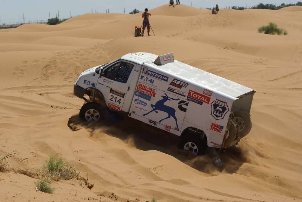 Втома пілотів і техніки дала про себе знати, і з 28 стартували в цей день екіпажів фініш побачили тільки 20