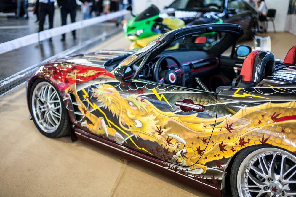 Відкрив кришку моторного відсіку - сюрприз