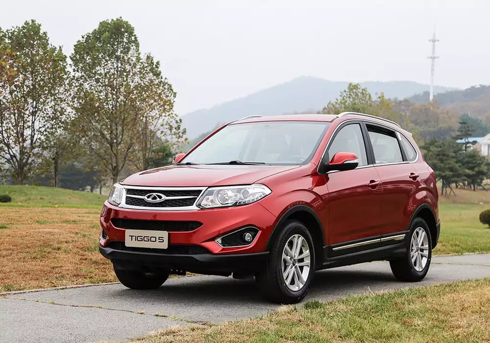 Верхня цінова межа в мільйон двісті тисяч для нашого огляду вибрана не випадково: саме цю ціну багато автомобілістів вважають відміткою, на якій закінчуються бюджетні кросовери