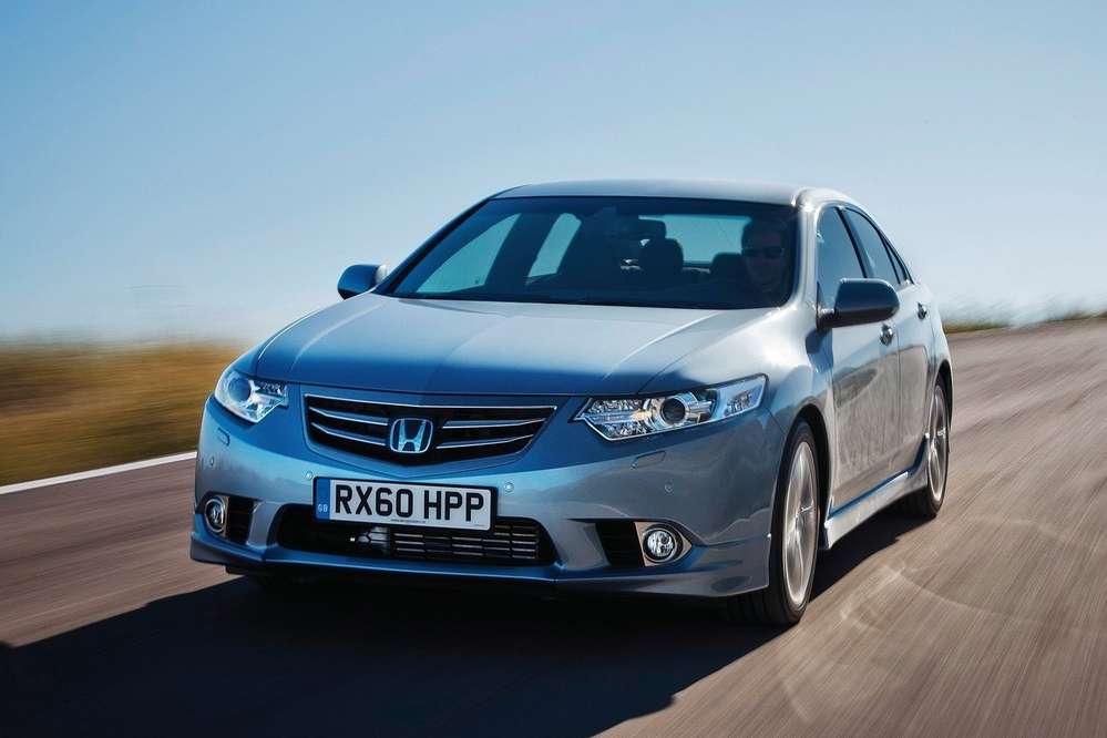 Важлива особливість всіх автомобілів, що потрапили в десятку, - розмір салону, який дозволяє з комфортом і без будь-яких застережень подорожувати п'ятьом дорослим, а комплектації відрізняються багатством опцій і якістю матеріалів обробки