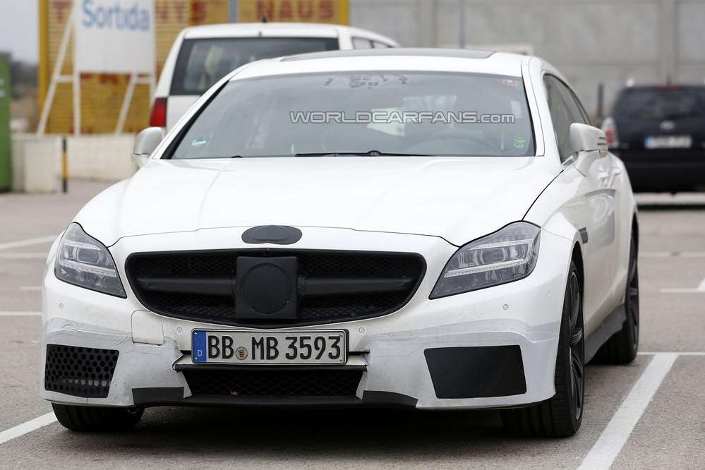 «Чотирьохдверне купе» отримало особливі колісні диски і зовнішні дизайн-елементи