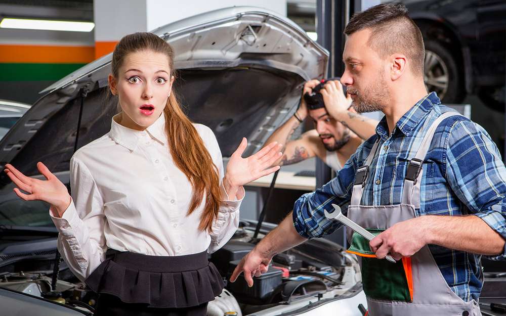 Автомобіліст на Мерседесі Е-класу побачив, що з другорядної дороги на головну «неакуратно» виїжджає Mitsubishi Lancer, і вирішив дати його водієві урок ввічливості