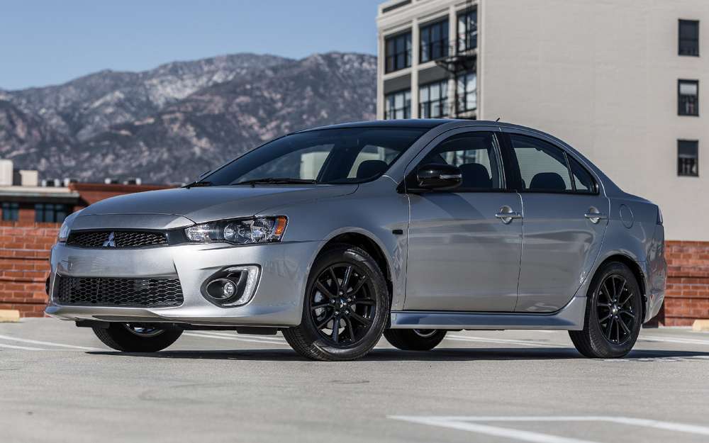 Skoda Fabia R5 загорілася прямо на ходу, згасити автомобіль не вдалося