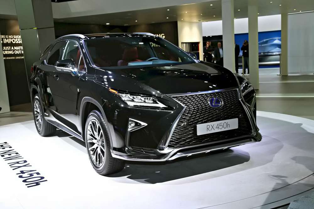 Компактний преміальний хетчбек отримав в 2016 модельному році цілий ряд поліпшень