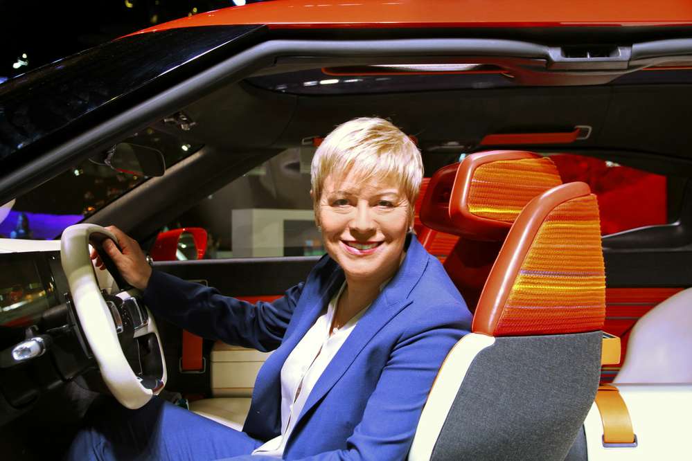 Позаду кабіни варто V-подібна вісімка, але не атмосферна, а з наддувом