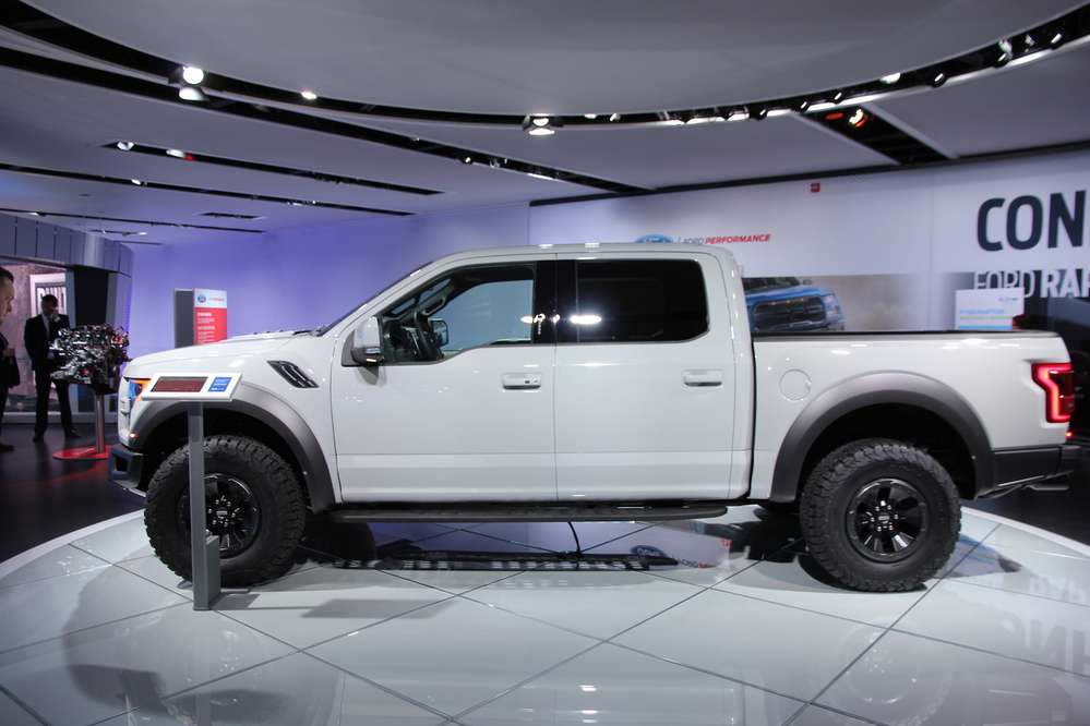 Наш фотозвіт з відкрився вчора для преси автосалону в Детройті, де фігурують як новітні моделі, так і добре відомі в Штатах автомобілі, це лише підтверджує