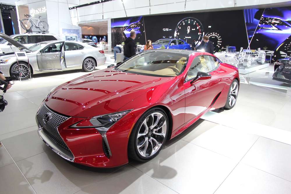 Як свідчить назва, в активі автомобіля чотиримісна кабіна з більш комфортабельними місцями для задніх пасажирів