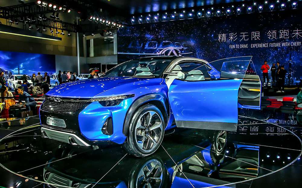 Тепер настала пора більш масового продукту, який провіщає екологічний паркетник ES8, який дебютував в Шанхаї