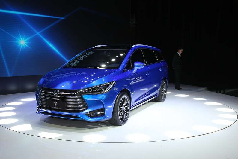 Уже в цьому році місцевим споживачеві будуть доступні новий бюджетний седан і крос-версія хетчбека K2 нового покоління, який в інших країнах відомий під ім'ям Rio