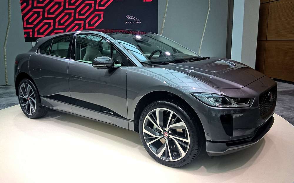 На автосалон в Женеву Volkswagen привіз останній концепт електричного суббренда ID Машина, яка отримала ім'я Vizzion, покликана показати, яким повинен стати преміальний представницький автомобіль через десятиліття