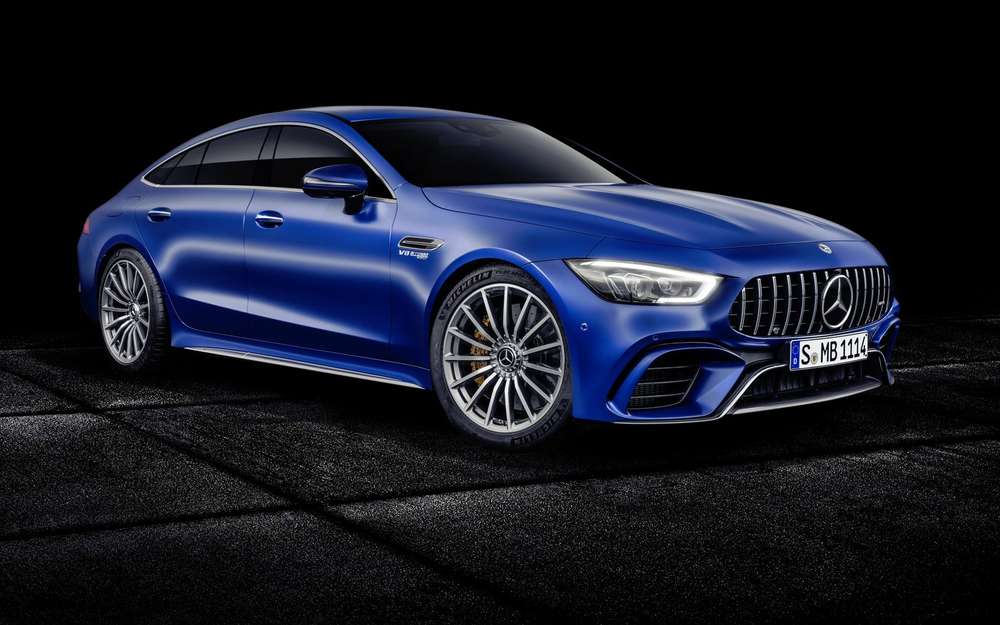 Але поки в Nissan не хочуть від нього відмовлятися: машина нехай вже і не хапає зірок з неба, але непогано продається