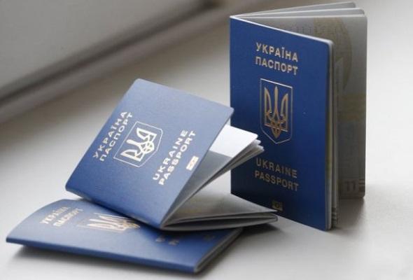 Кабінет Міністрів України встановив вартість оформлення   закордонного паспорта   за 20 робочих днів - 253 грн, за три робочих дні - 506 грн
