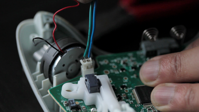 «Кривавий спорт») ідея трохи хитрішими - сигнал «про поранення» буде йти спочатку до контролера, створюючи вібрацію, а потім - прямо до системи забору крові