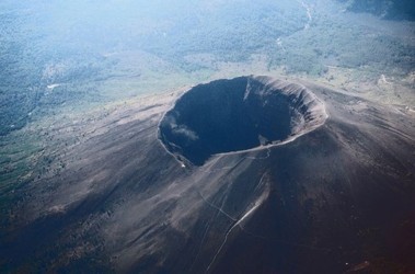 11 вересня 2008, 11:12 Переглядів:   Везувій є єдиним діючим вулканом в континентальній Європі