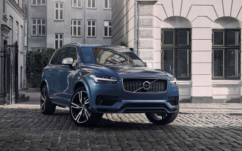 Тому що вчора в Москві представила найдорожчий автомобіль за свою історію за ціною московської двушки - кросовер XC90 T8 Twin Engine у ​​виконанні Excellence за 8 510 000 руб