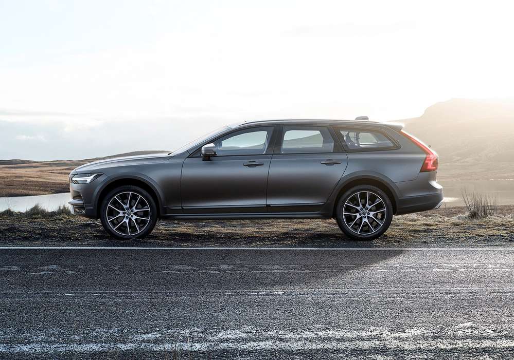 У компанії вирішили, що даних, одержуваних від інженерів, недостатньо, тому для тестування технологій автономного водіння передали кілька автомобілів приватним клієнтам