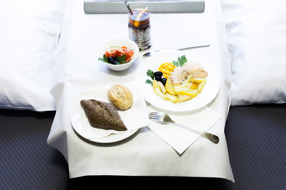 За допомогою бездротового зв'язку доступна тільки локальна фільмотека за окрему плату