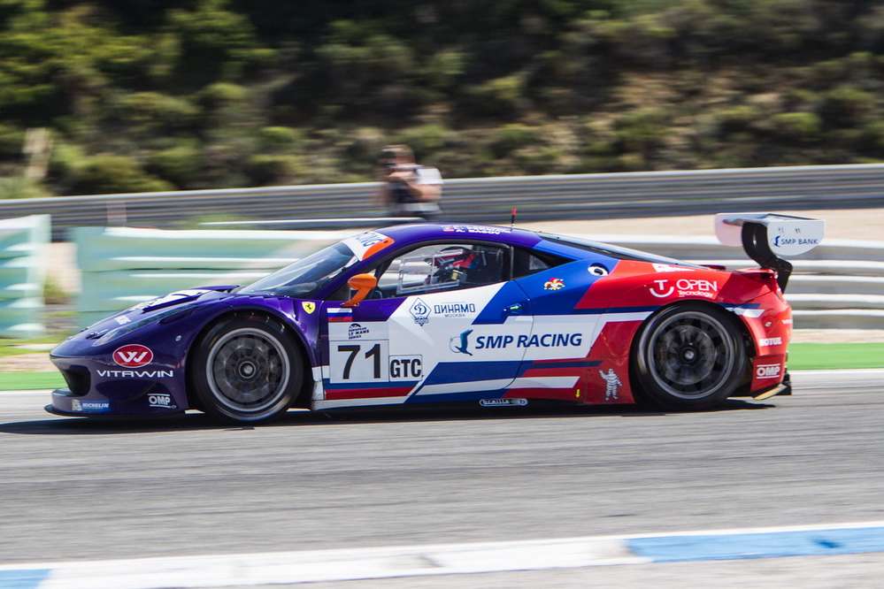 До теперішнього моменту стало відомо про підписані контракти двох пілотів