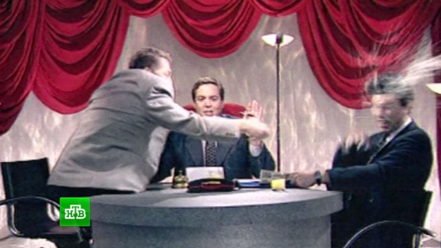 Зараз на місце події приїхали поліцейські, вони складають протокол