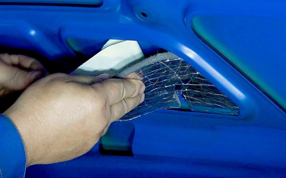 Інженери автомобільної компанії вирішили - а чому б не використовувати автомобільні технології, щоб полегшити життя чотириногим вихованцям