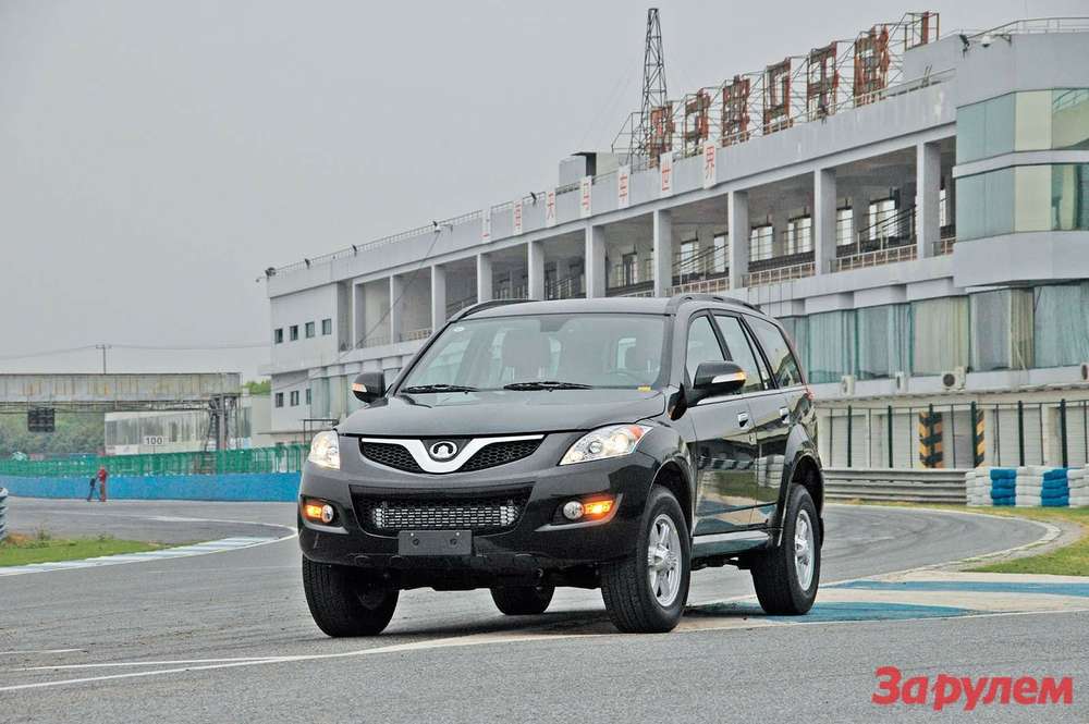 Ідеальна дорога переходить в розбиту грунтовку з бродами - що може бути краще для перевірки позашляховика в справі