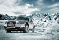 Навесні 2009 року під егідою «Ауді Центр Київ Південь», офіційного дилера Audi AG в Україні, був створений Audi Platinum - 1-й офіційний клуб любителів Audi, що об'єднує всіх власників і шанувальників машин цієї марки