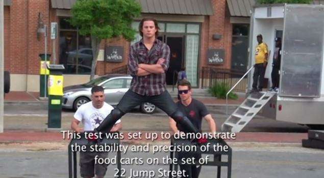 До Різдва і Нового року угорська анімаційна компанія підготувала відеопривітання, в якому знаменитий трюк Жан-Клода Ван Дамма - шпагат на роз'їжджаються вантажних автомобілях Volvo - «повторює» Чак Норріс, правда, з великим розмахом