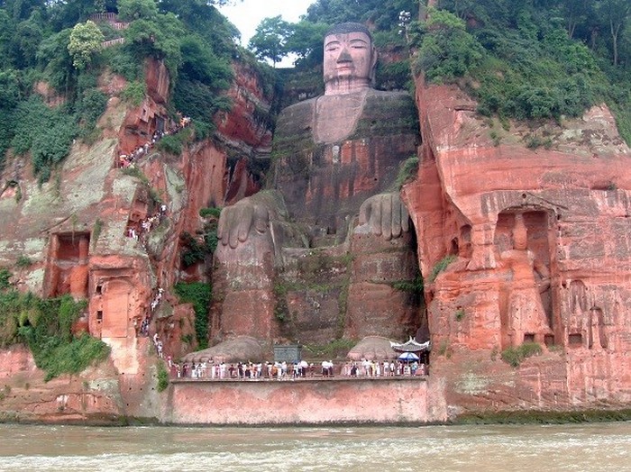 Гігантський Будда в Лешань