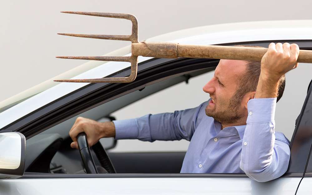 В ході дослідження також з'ясувалося, що лише третина російських автолюбителів не брали участь в ДТП, причому жінки потрапляють в аварії рідше за чоловіків