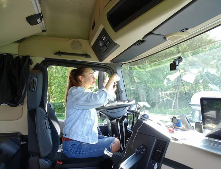 На відміну від України