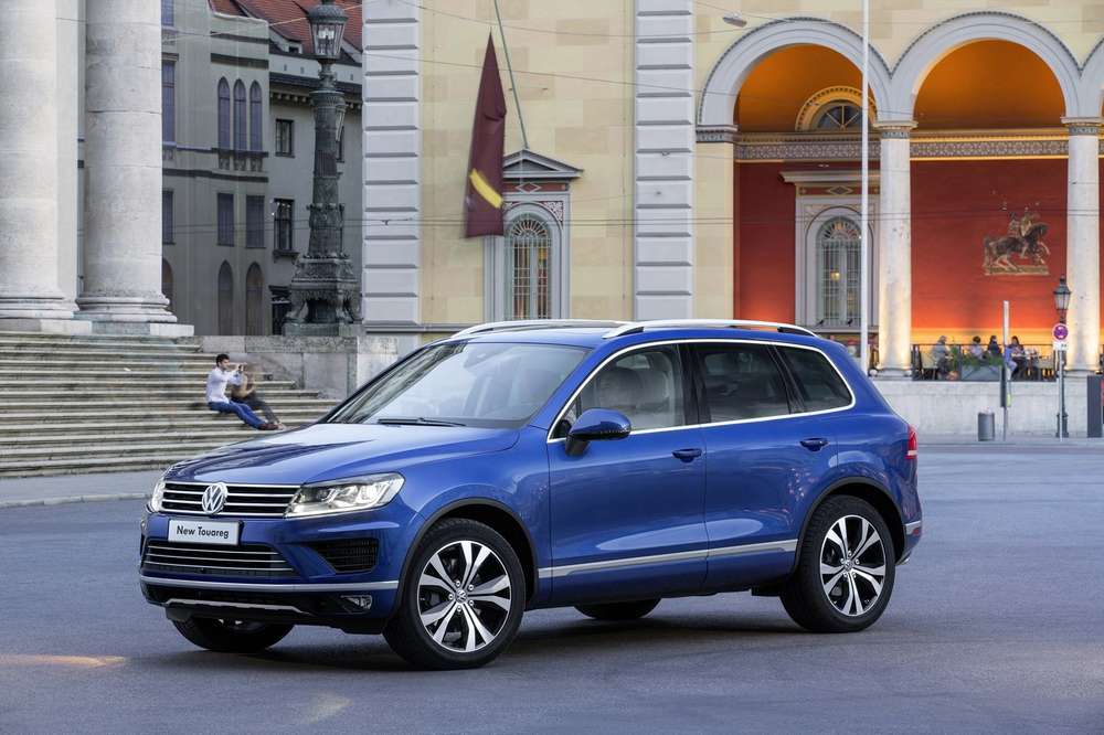 Надбавка до довжини чисто символічна (8 см), але вона дозволила забезпечити пасажирам на задньому сидінні комфорт вищого класу