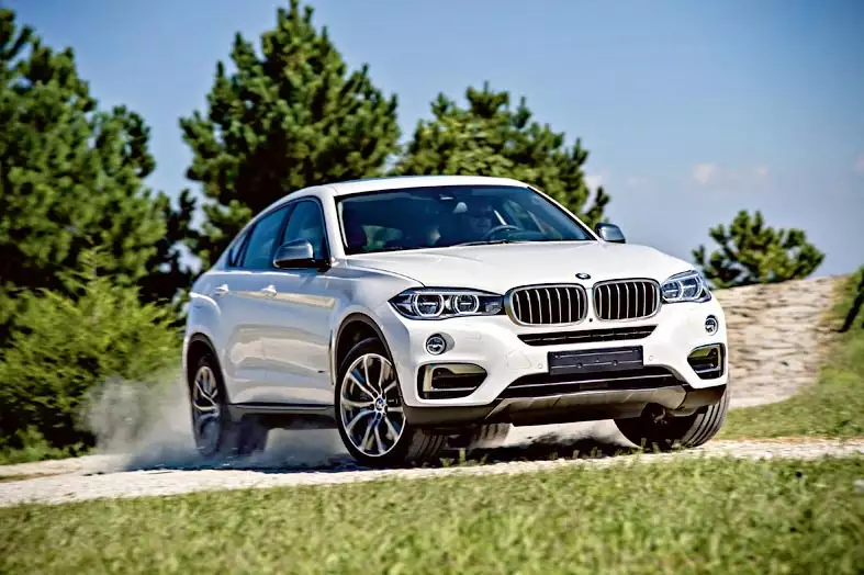 Герої заключній частині нашої розповіді - Volkswagen Golf, Volvo S60, Infiniti Q50, BMW X4 і Cadillac SRX