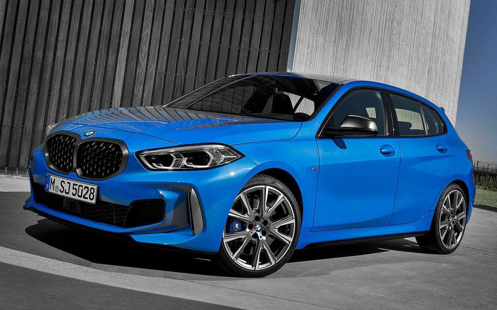 Цілісний дисплей, орієнтований на водія, з ергономічним і інтуїтивно зрозумілим управлінням - такий бачать приладову панель творці нового BMW iNEXT