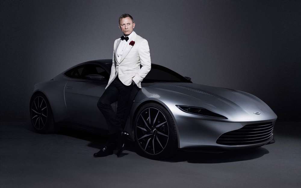 Об'єднує їх автомобілі, мабуть, лише одне: всі машини броньовані і так чи інакше виділяються із загального потоку