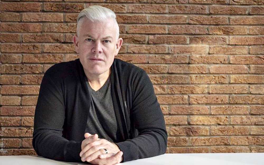 Седан тепер виглядає трохи агресивніше, в той час як салон став зручніше і більш технологічні