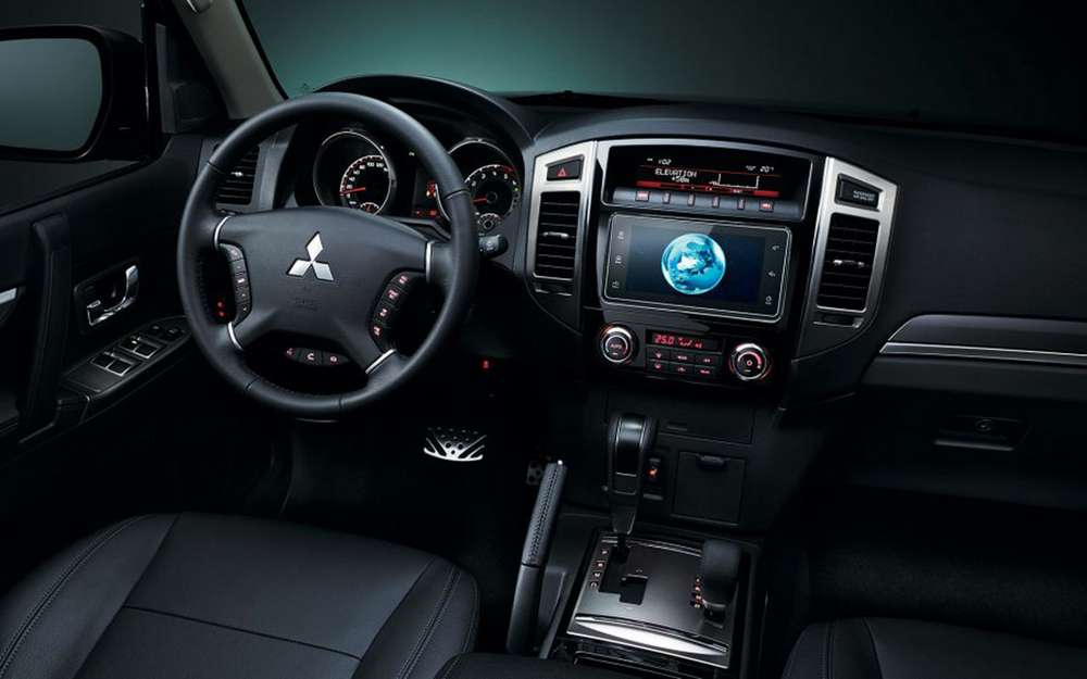 Володаря цього автомобіля неможливо умовити купити іншу модель, тому що єдина альтернатива - такий же Pajero