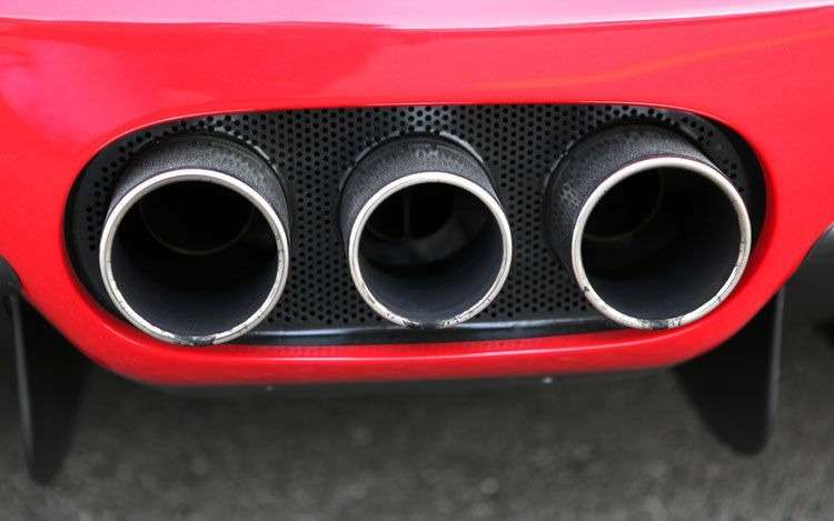 На що відкрився сьогодні для публіки автосалоні у Франкфурті Porsche показала спеціальну версію 911, присвячену 50-річному ювілею цієї моделі