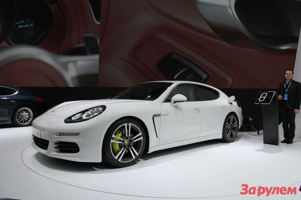 Чотиримісний седан, представлений на Міжнародному автосалоні в Шанхаї, адресований, перш за все, чоловічої частини цього покоління