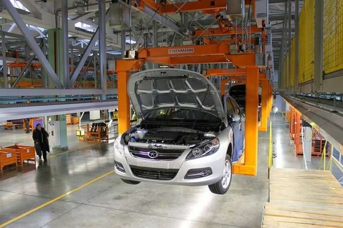 До седану J5 і кросоверу S5 в наступному році додасться бюджетний седан J3, ціна якого складе 65 000 гривен, або 8000 доларів