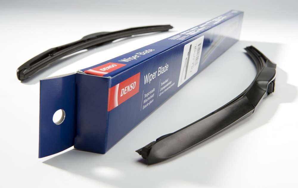 Щоб відповісти на це питання, нам довелося провести сотні годин в спеціалізованій лабораторії і поспостерігати, як поводяться двірники в тривалих ресурсних випробуваннях, еквівалентних середньостатистичному річному пробігу