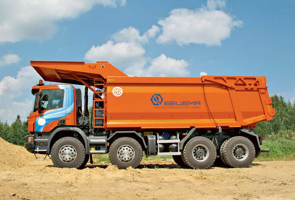 А в якості десерту я попрацював в кар'єрі на 16-кубовому самоскиді Isuzu Giga