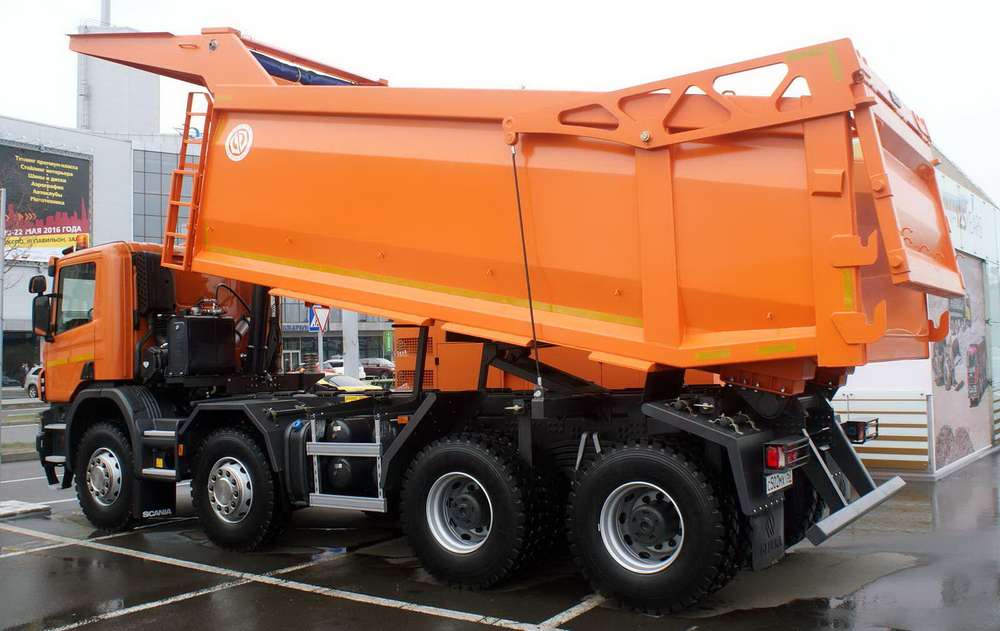 Машину побудували для Росії з урахуванням нинішньої кризи, причому поставили перед собою мету зменшити ціну, але не на шкоду якості