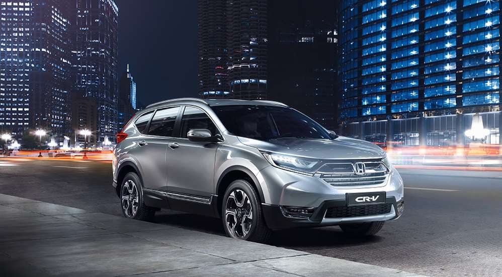 Тепер лінійка двигунів поповнилася ще і дволітровим агрегатом, який також представлений в трьох версіях автомобіля