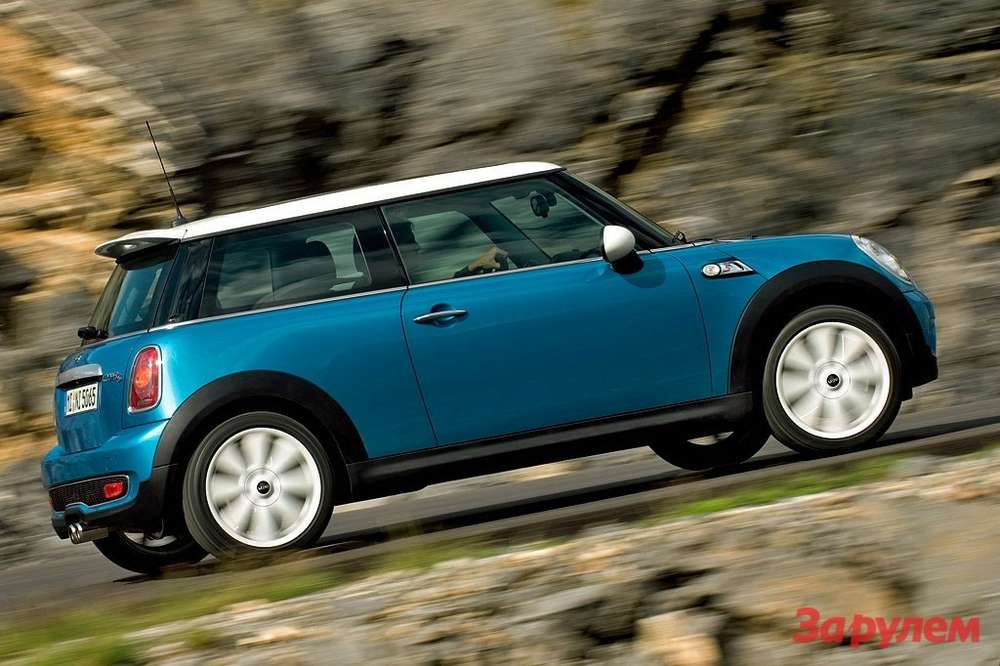 Причиною такого масштабного відкликання став дефект в системі охолодження турбокомпресора, який вже привів як мінімум до одного займання автомобіля