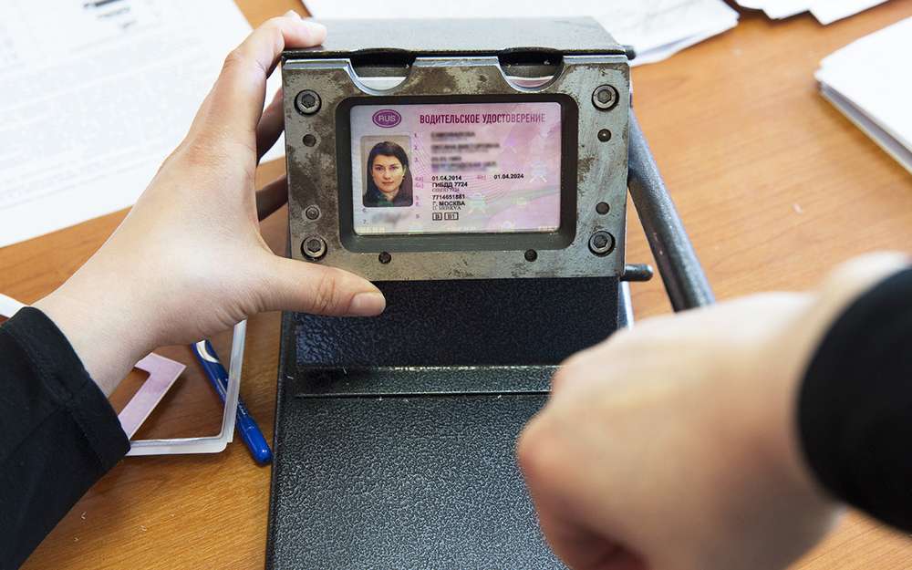 Відгадка: Королеві Великобританії служба безпеки порадила перестати водити автомобіль