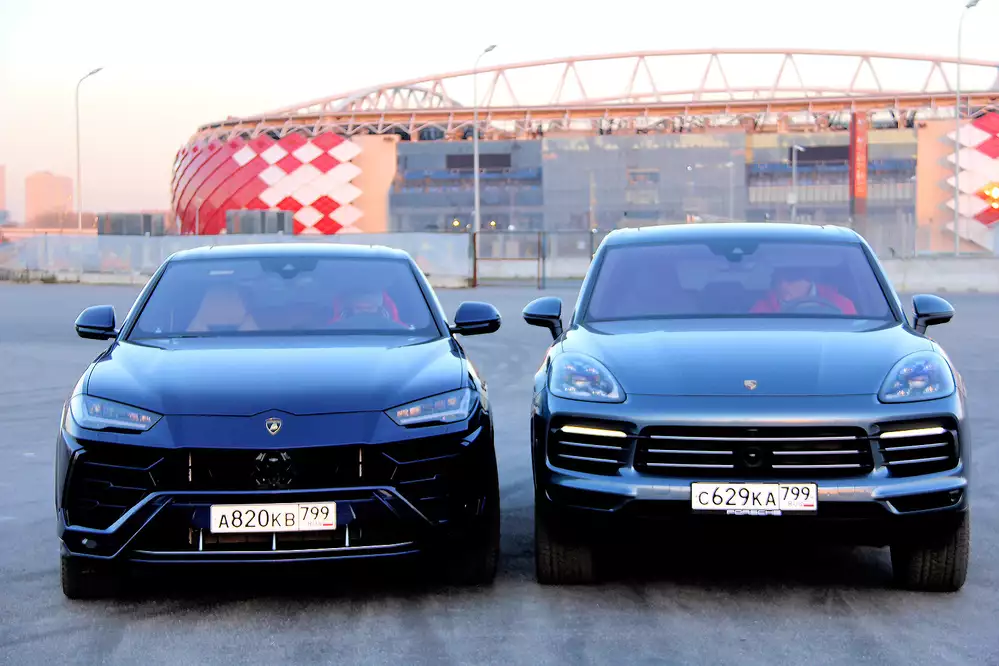 Під капотом у нього 5-літровий мотор V8 з нагнітачем, який розвиває 550 сил і розганяє машину до першої сотні за 4,3 секунди