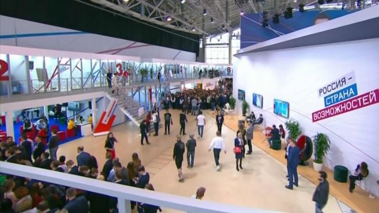 «Ті дії, які зараз робляться в спробі вас задушити цієї блокадою, спробі змусити вас прийняти ультиматум Києва, спробі змусити Донецьк і Луганськ відмовитися від Мінських домовленостей, - ми не дозволимо, щоб вони увінчалися успіхом»